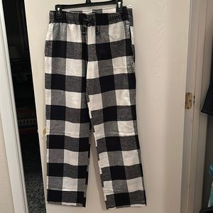 New without tags Old Navy Wm flannel pj bottoms. Size S